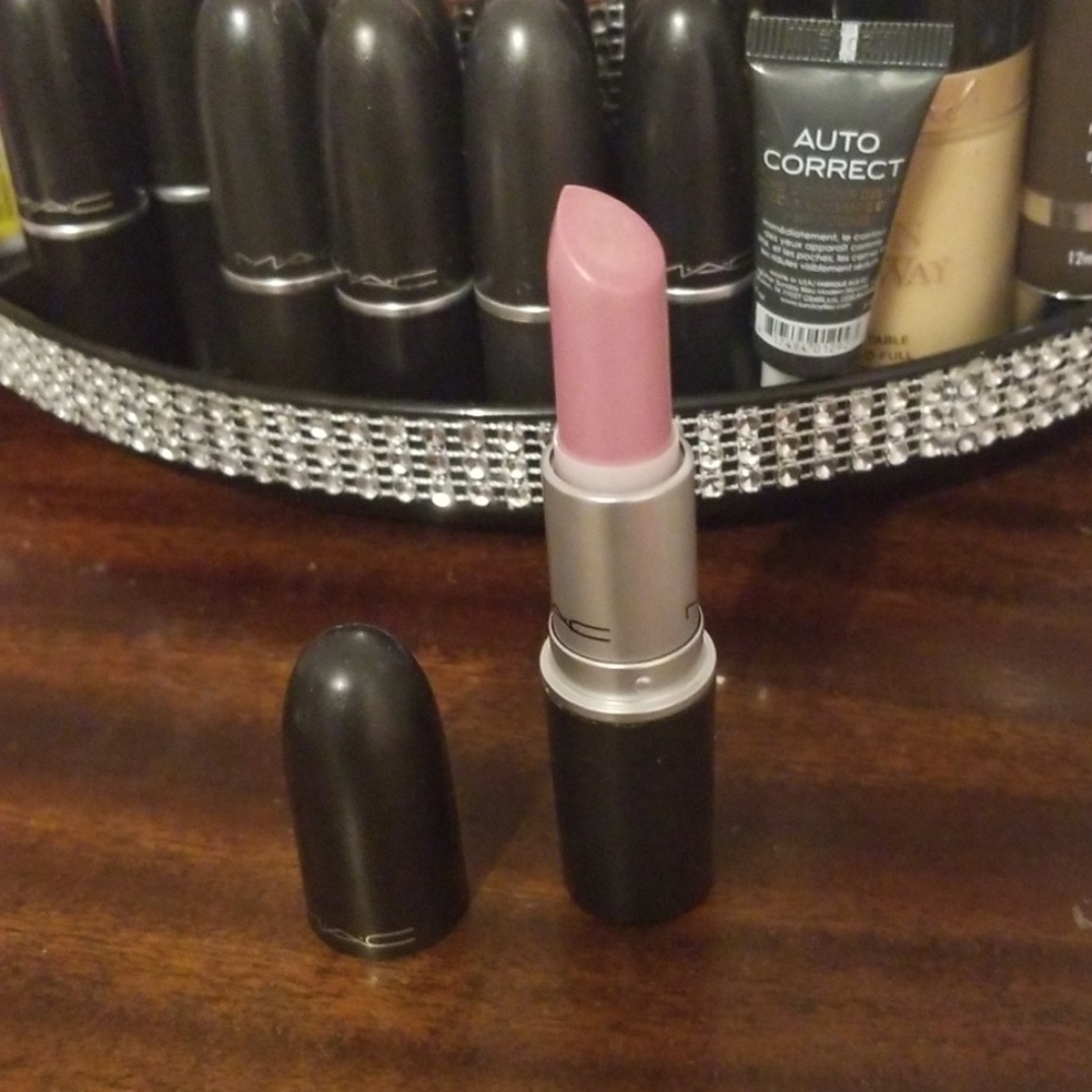 MAC Lipstick Groupie